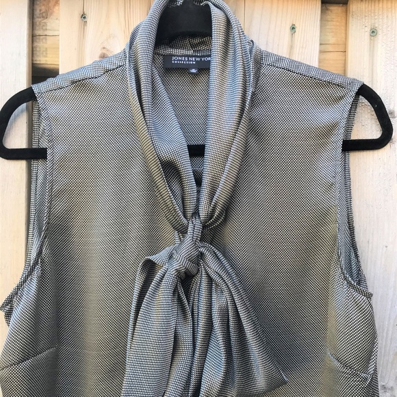 JONES NEW YORK TIE NECK SLEEVELESS TOP 100% SILK - Picture 2 of 5